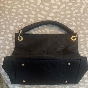 Black logo inspired shoulder bag